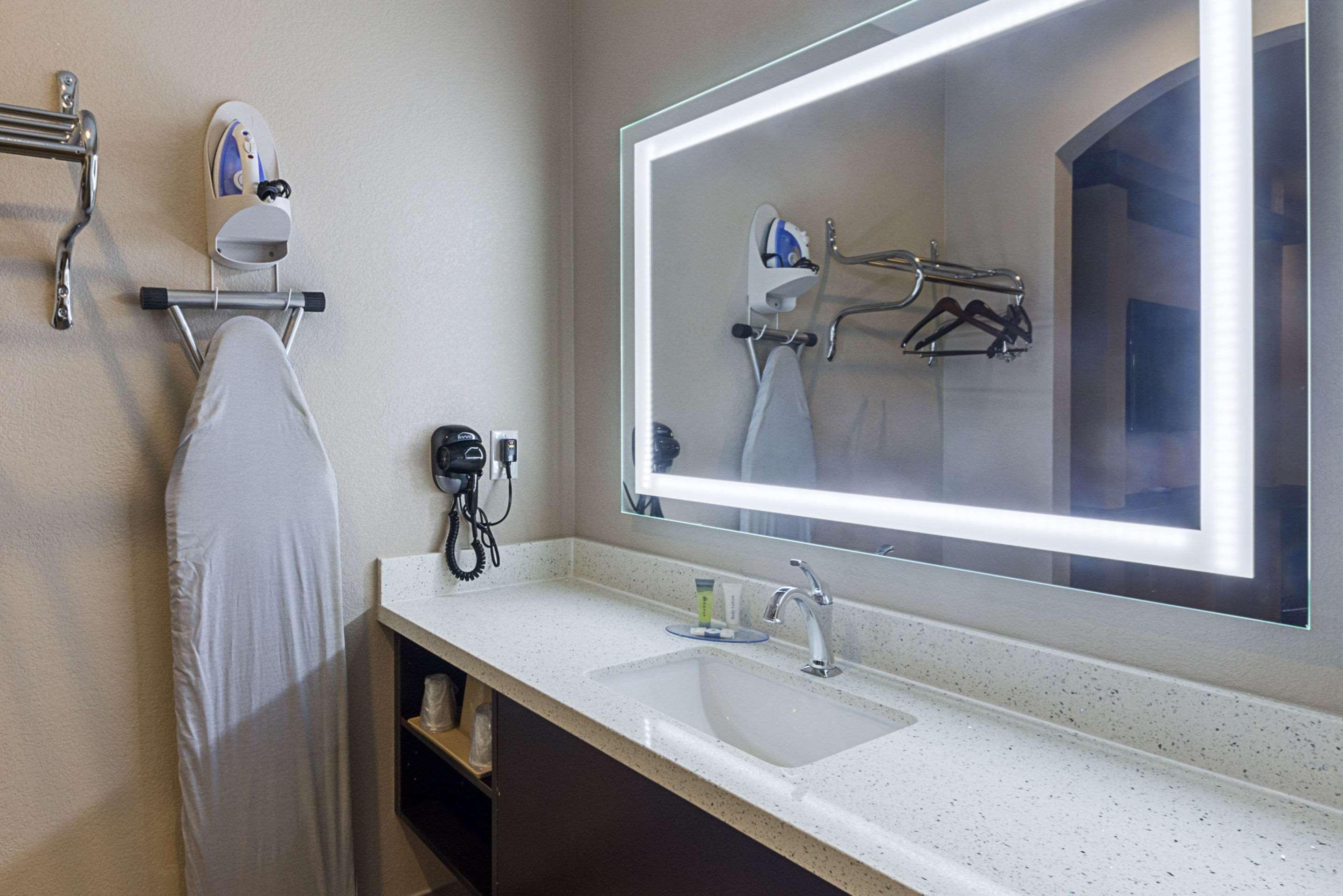 Econo Lodge Inn & Suites Houston Nw-Cy-Fair Jersey Village Экстерьер фото