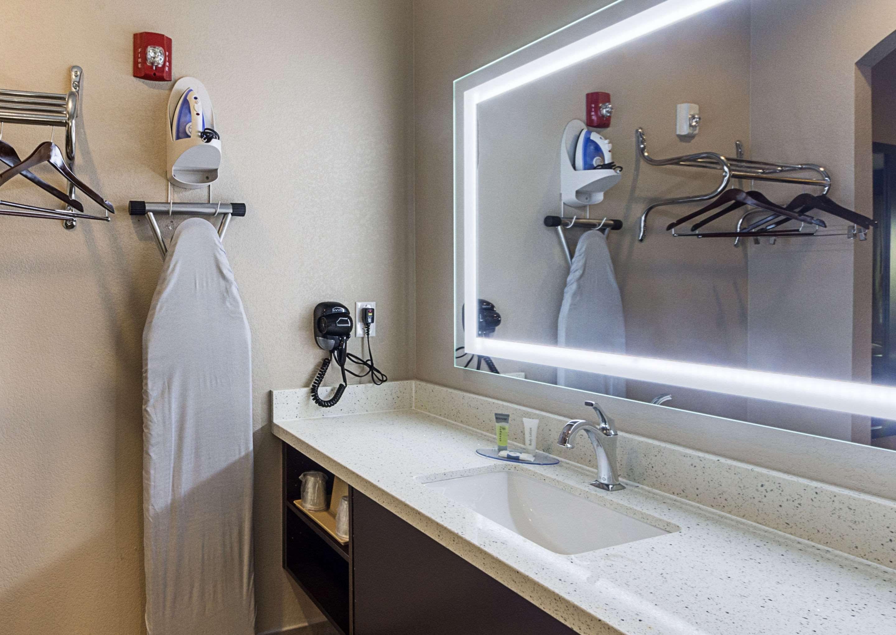 Econo Lodge Inn & Suites Houston Nw-Cy-Fair Jersey Village Экстерьер фото