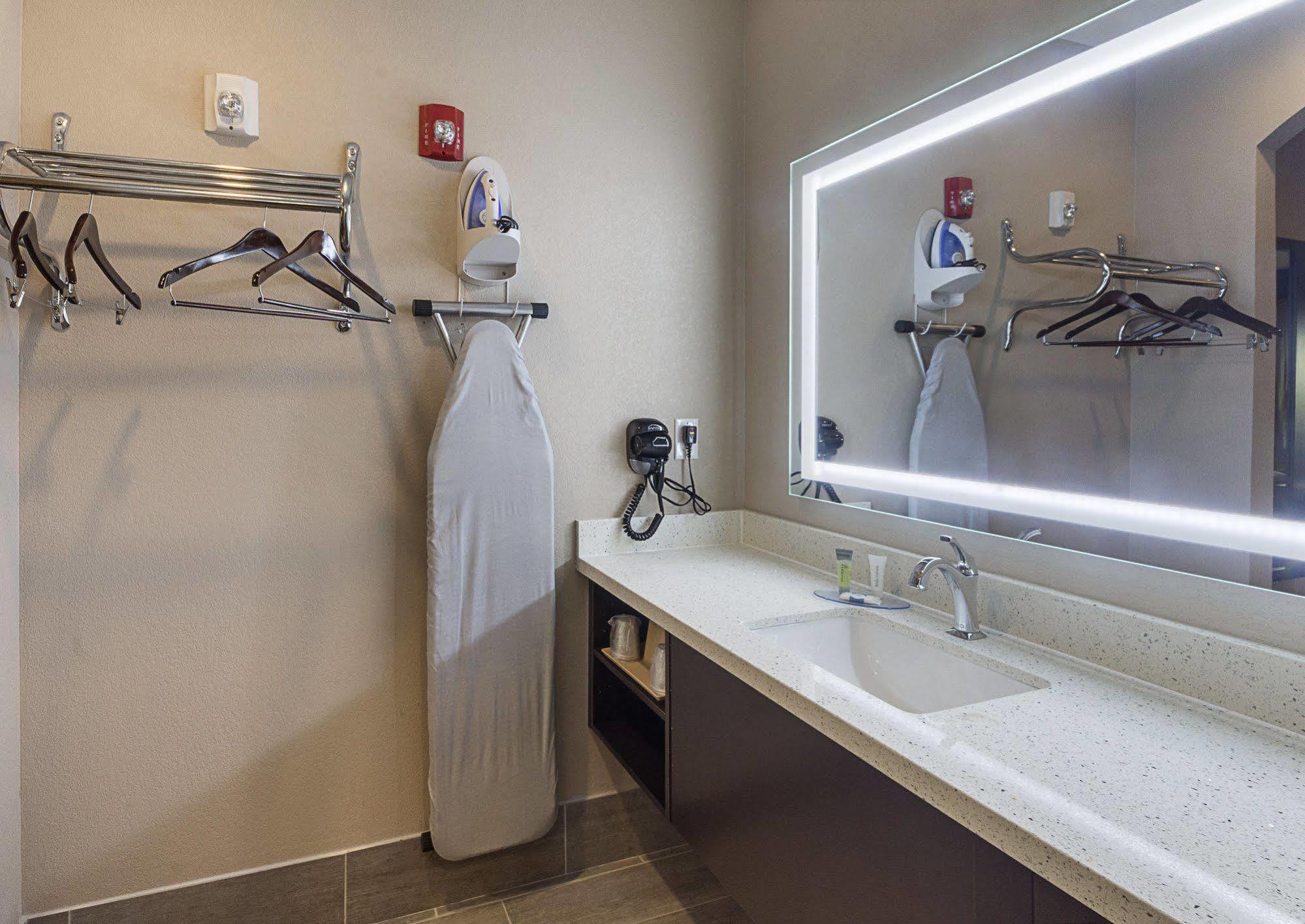 Econo Lodge Inn & Suites Houston Nw-Cy-Fair Jersey Village Экстерьер фото