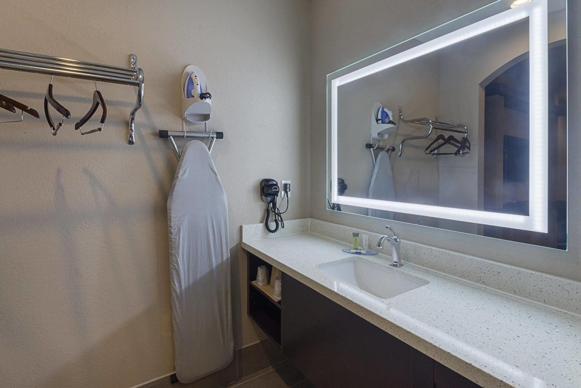 Econo Lodge Inn & Suites Houston Nw-Cy-Fair Jersey Village Экстерьер фото